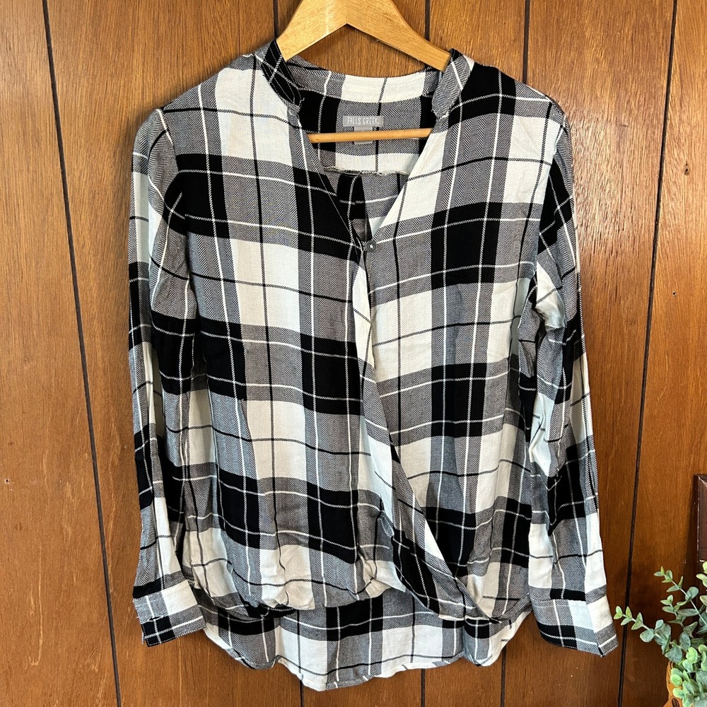 Falls Creek Black & White Plaid Wrap-Front Lightweight Flannel Size Small